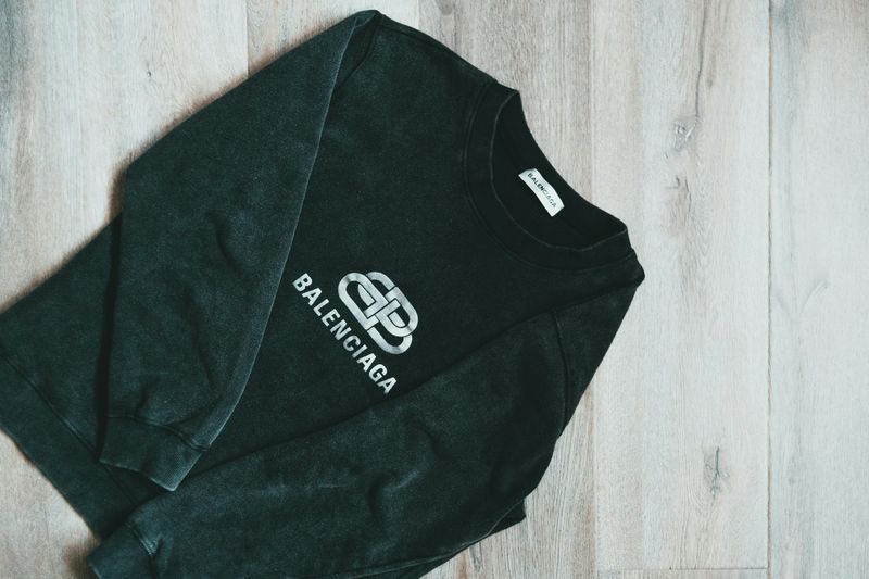 Head-to-Toe Designer Logo Displays