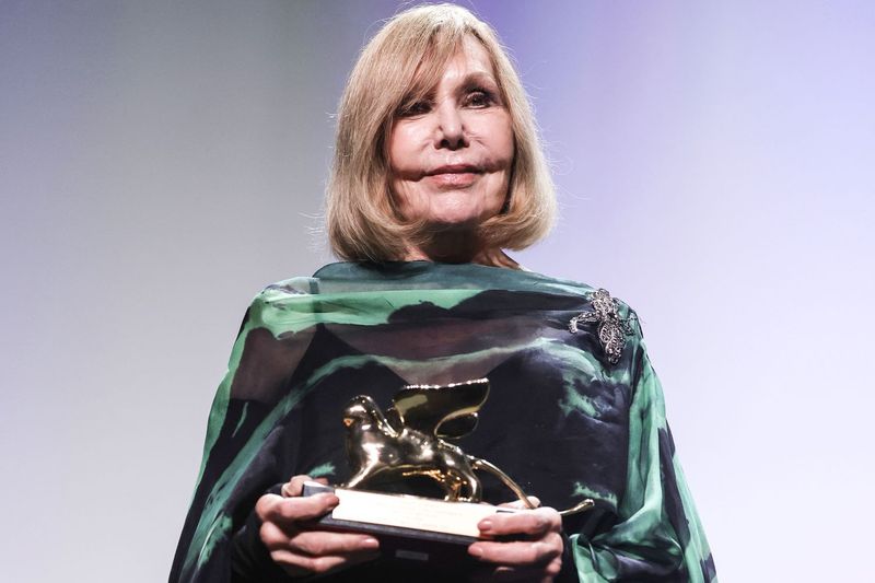 Kim Novak — Fat Injections Harmed Appearance