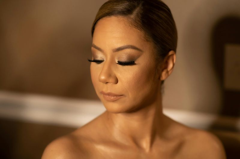 Overdone Contour and Heavy Matte Makeup