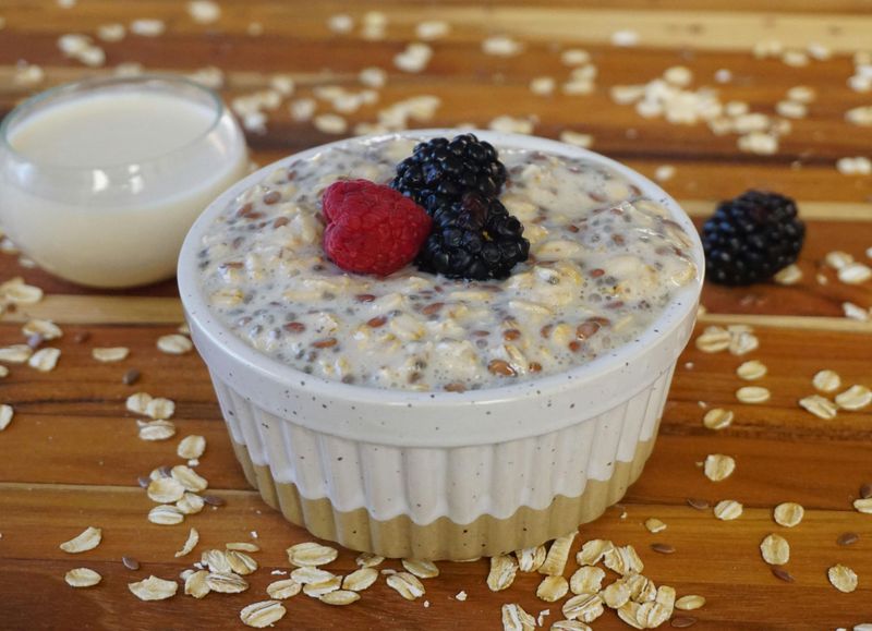 Overnight Oats with Berries and Chia Seeds