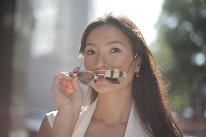 She Makes Eye Contact Without Hesitation