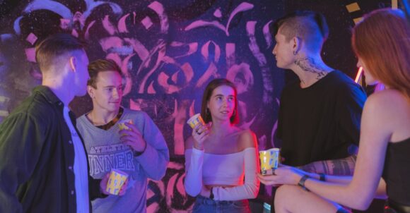 The 15 Things Some Men Say That Slowly Exhaust the Room