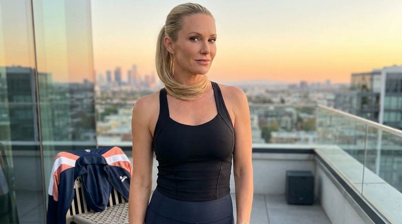 The High Ponytail with Wrapped Base