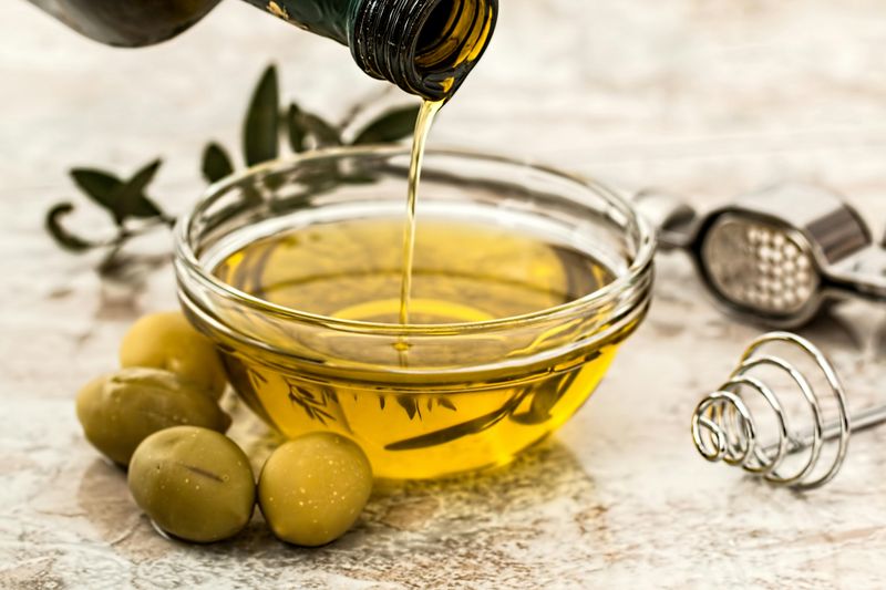 Healthy Oils Like Olive Oil and Flaxseed Oil