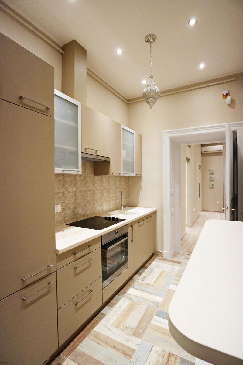 Warm Greige (Sherwin-Williams Accessible Beige SW 7036)