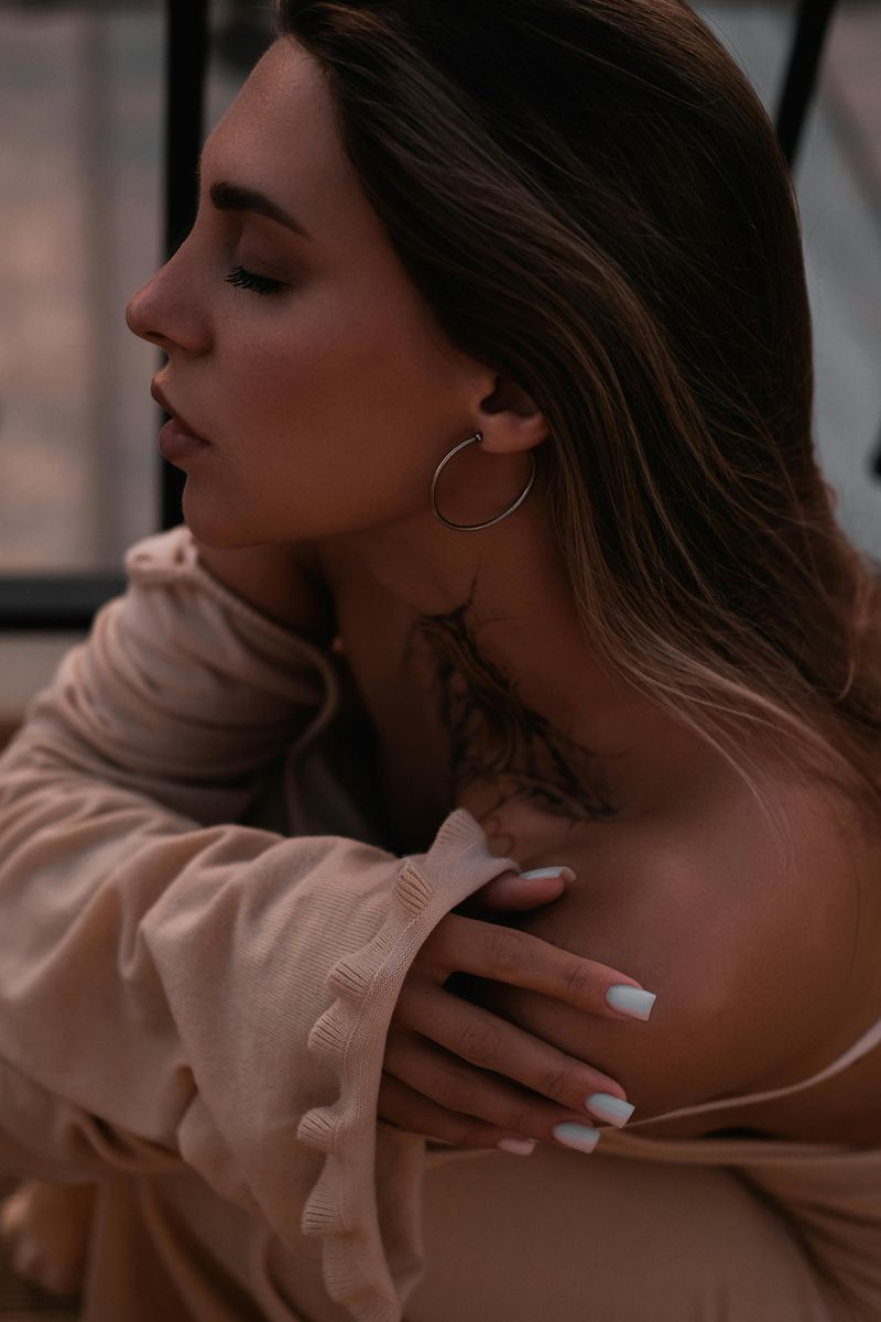 You Can Sit with Uncomfortable Emotions Without Immediately Reacting