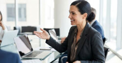 These “Face-Lifting” Hairstyles Create a More Lifted Look After 40