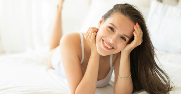 15 Subtle Signs Pretty Privilege Might Be Working in Your Favor