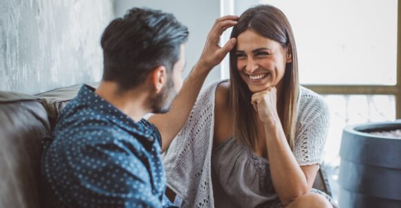 5 Ways Bare Minimum Men Keep You Hooked (Without Ever Committing)