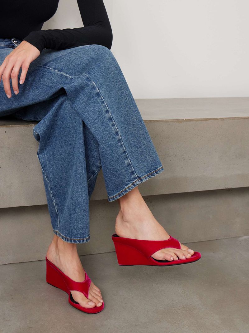 ALAÏA Tong 75 Velvet Wedge Sandals