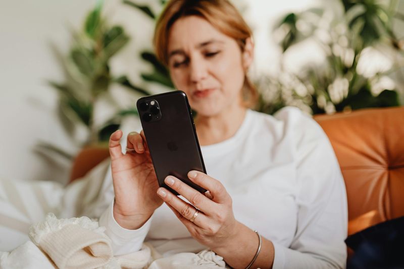 Actively Stepping Out of the Comparison Loop