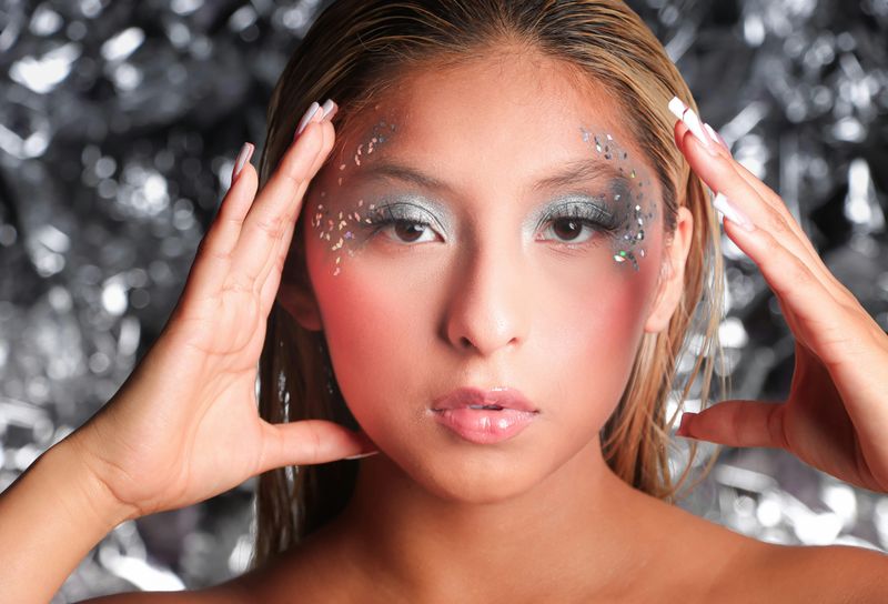 Glitter Overload in Everyday Makeup