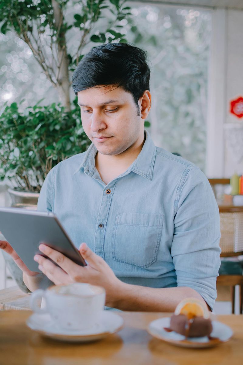 Frequent and Noticeable Distractions