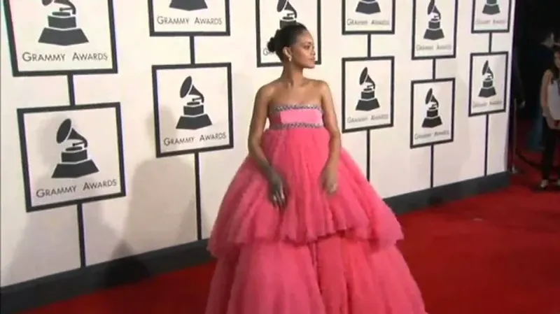 Rihanna — 2015 Grammys (Giambattista Valli Pink Couture Gown)