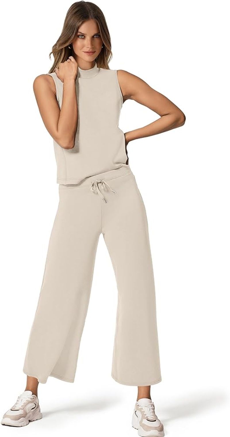 SAMPEEL Mock-Neck Two-Piece Travel Set