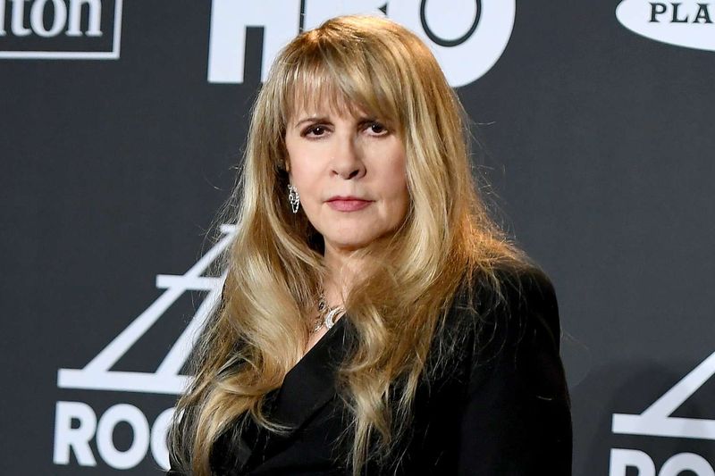 Stevie Nicks (5'1