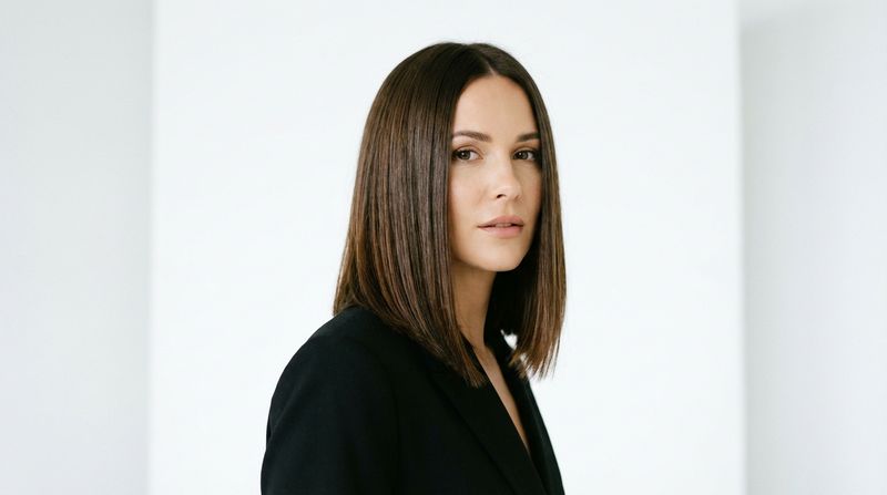 The Sleek Straight Lob