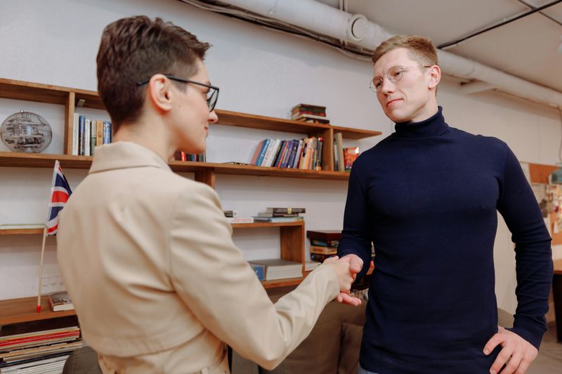 They Don't Belittle Other People to Feel Bigger