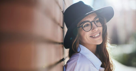 13 Ways Stylish, Intelligent Women Stand Out to Elite, High-Caliber Men