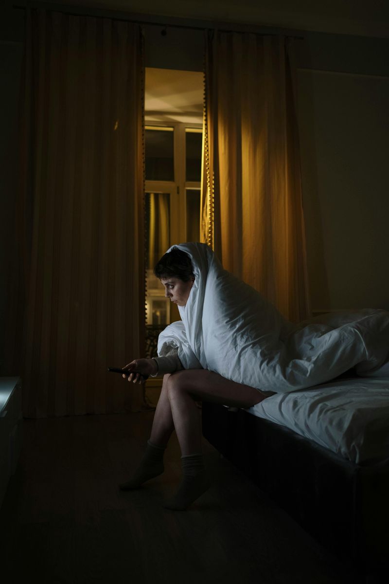 Avoiding Late-Night Screen Time