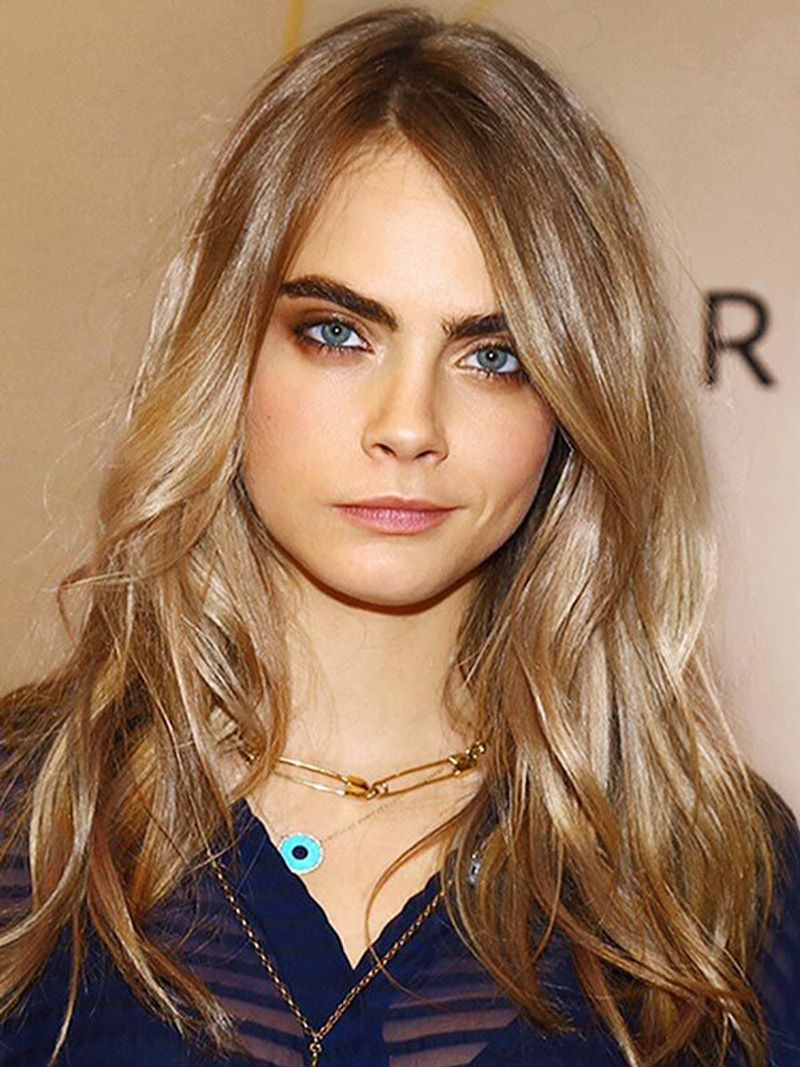 Cara Delevingne – Bold Eyebrows
