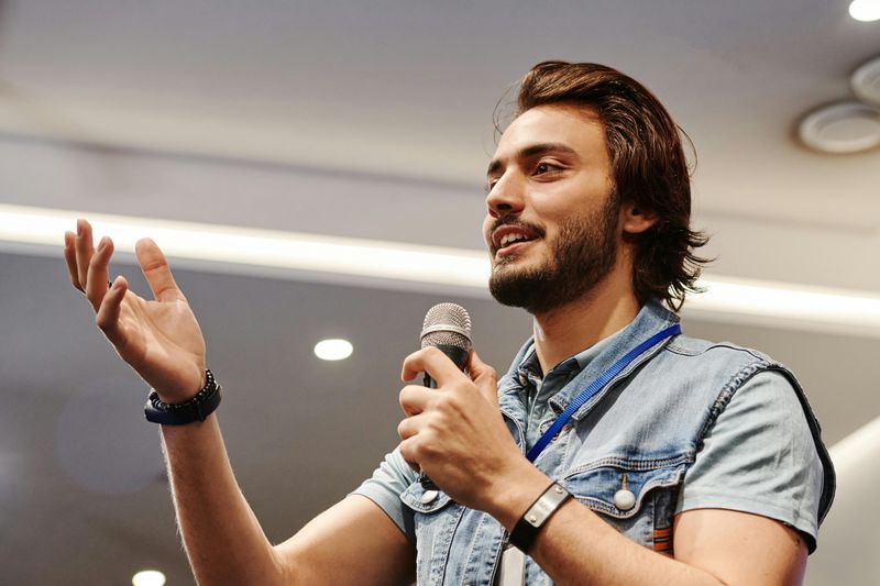 Confidence Speaks for Itself—You Don't Have to Announce It