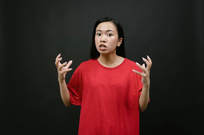 Exaggerated Reactions When They're the Focus