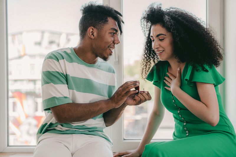 Fear of Commitment With Desire for Benefits