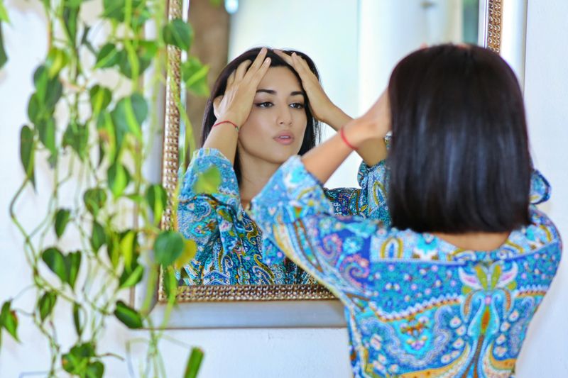 Frequent Mirror-Checking or Self-Focused Gestures