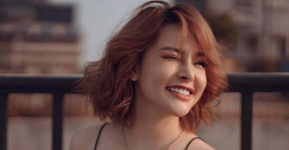 Growing Out Your Bob? These 7 Tricks Make It Look Like a Choice