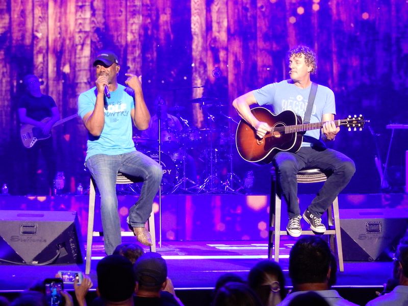 Hootie & the Blowfish: The 90s Comfort Food Band