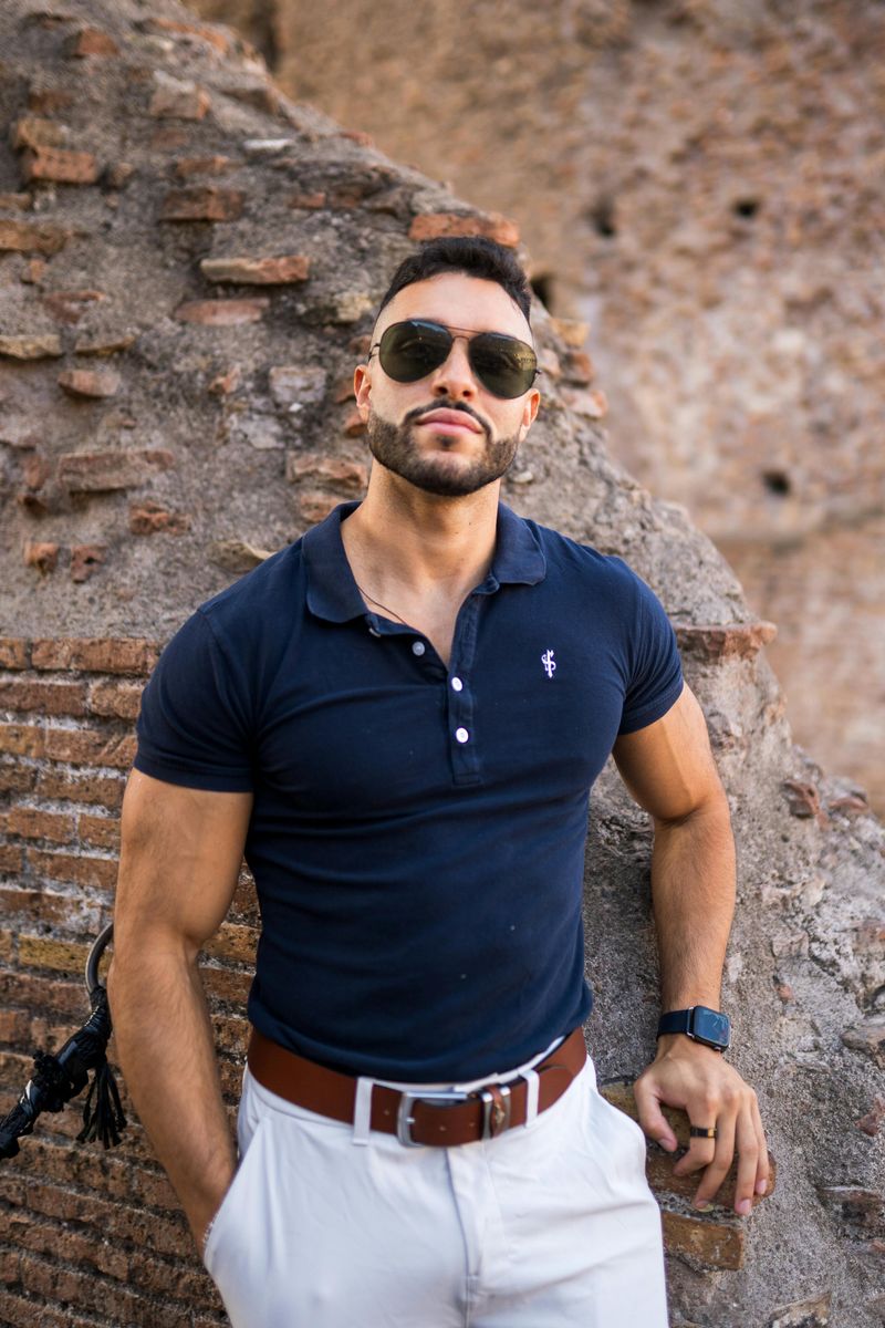 Shoulder Width (V-Taper)