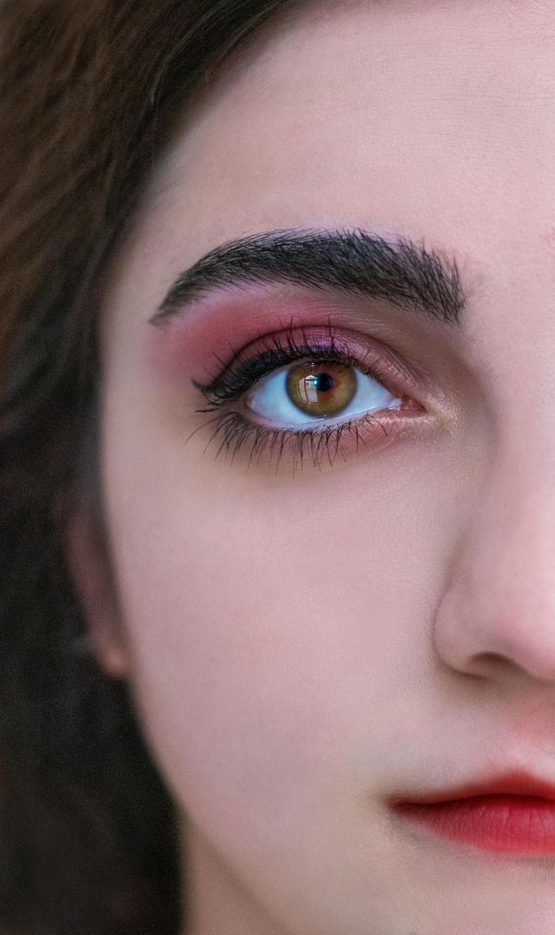 Super Thick, Blocky Brows
