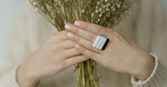 According to manicurists, these 10 shades are perfect for short nails