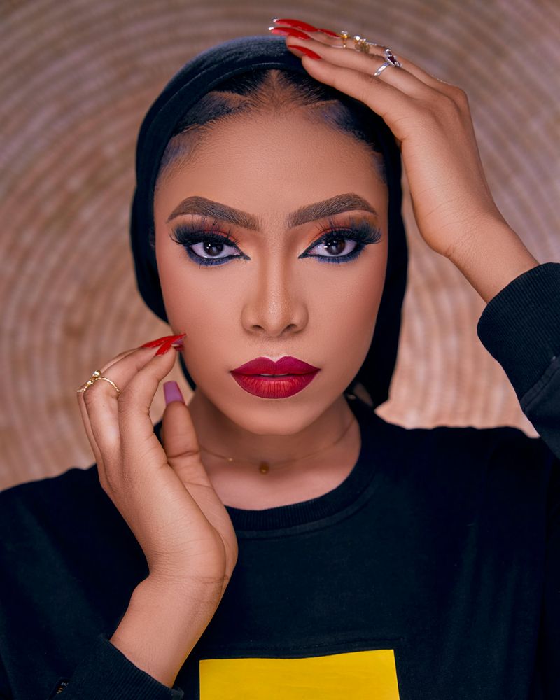 Heavy Full-Glam Makeup for a Low-Key Date