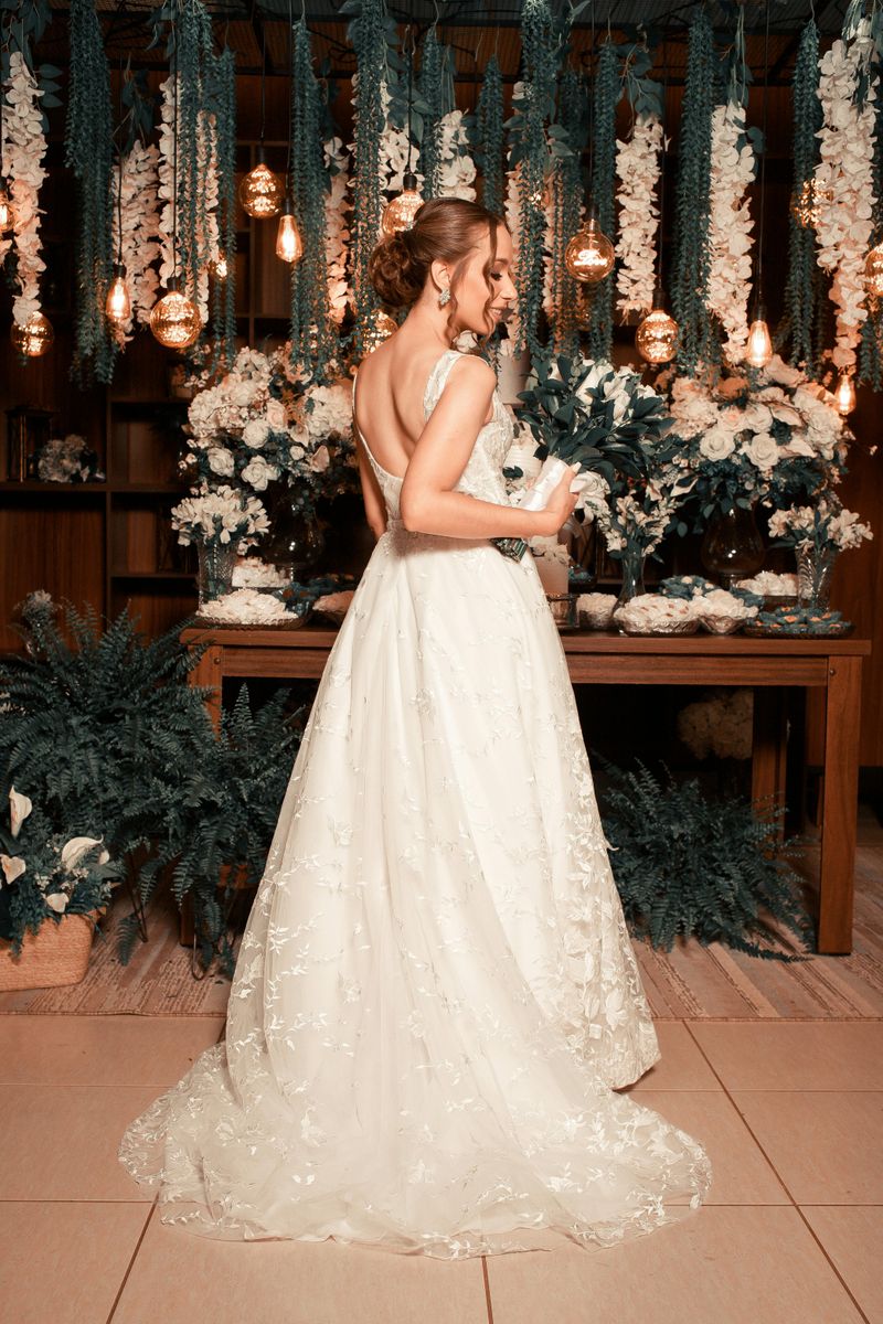 Ignoring the Wedding Venue and Season