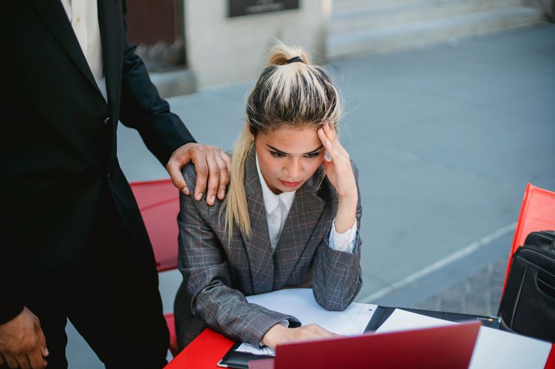 Supporting Others Without Seeking Attention