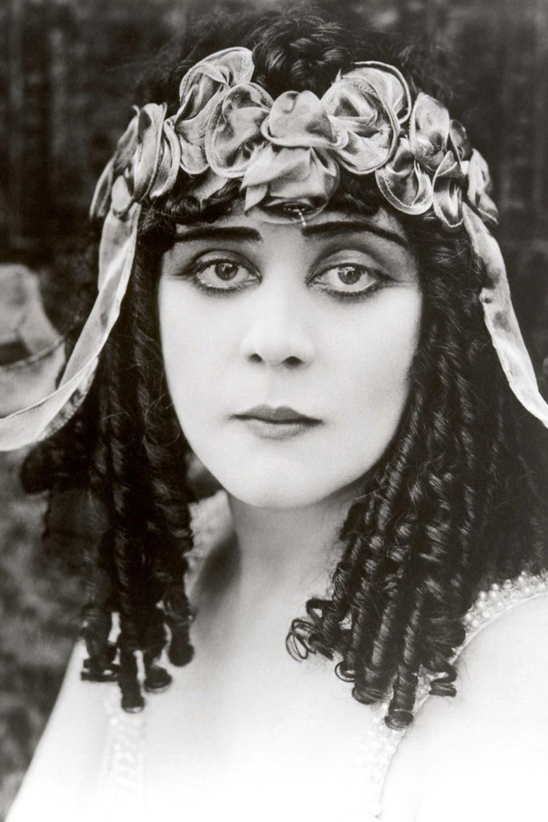 Theda Bara 