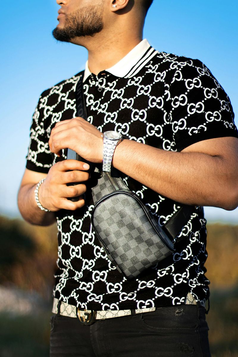 Tiny Crossbody Bags for Flexing