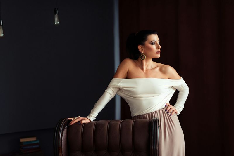 Using Confident Posture and Graceful Body Language