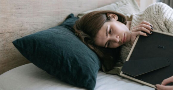 If Someone Does These 11 Things, They Secretly Miss You