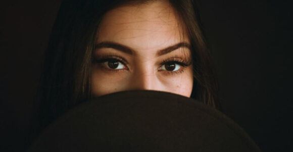 11 Warning Signs of Someone With a Dark Side Beneath the Surface