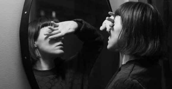14 Heartbreaking Signs You’re Losing Your Sense of Self in Your Relationship