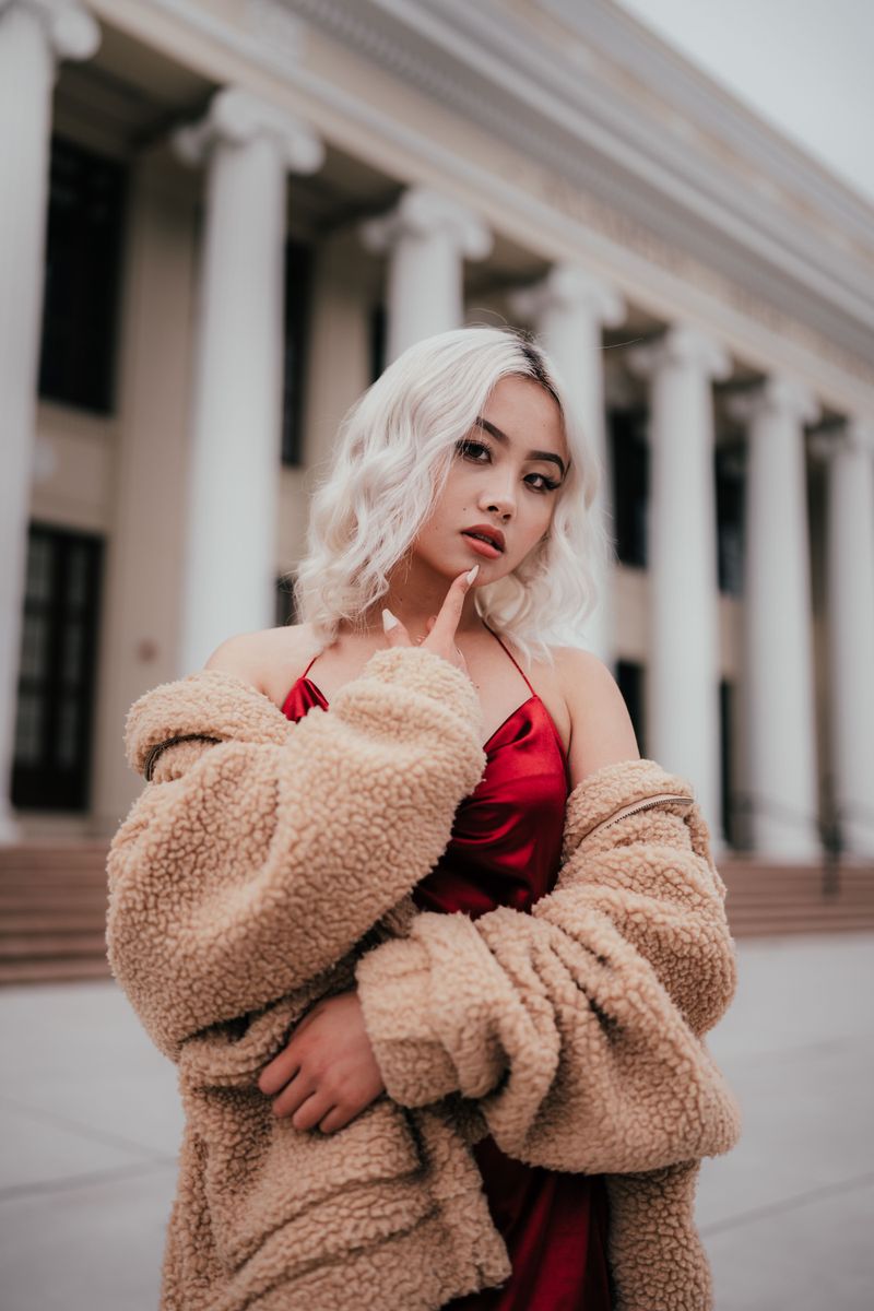 Platinum Blonde Hair: Bold and Attention-Grabbing