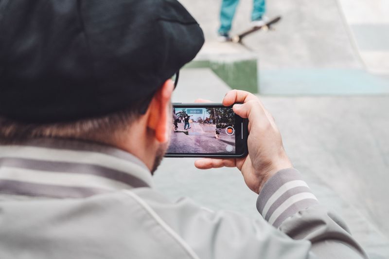 Recording Strangers in Public and Posting the Footage Online