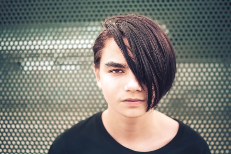 The Extreme Side Swept Bang