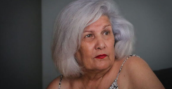10 Signs Your Hairstyle Is Aging Your Overall Look