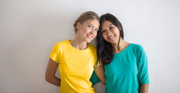 People Who Make Friends Easily Often Share These 12 Habits
