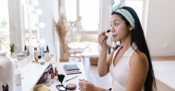 These 14 Small Habits Can Make Women Come Across as High-Maintenance