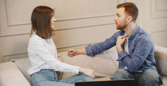 15 Signs Someone Is Secretly Uncomfortable in Your Presence